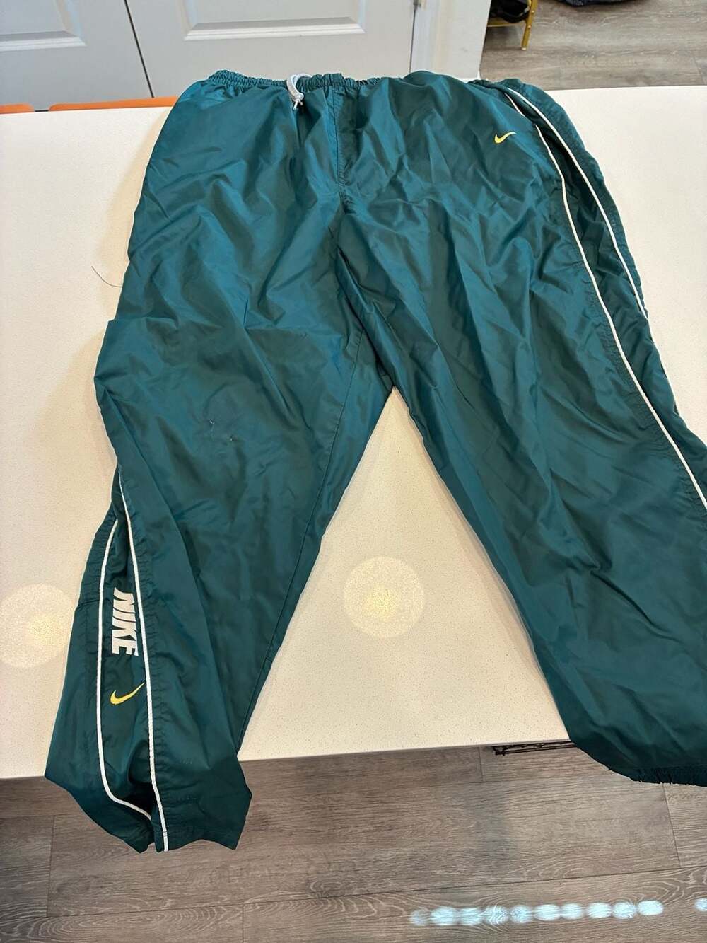 Vintage 90’s Nike Track Pants Size XL Green Nylon Windbreaker